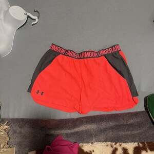 Under Armour HeatGear Women's Running Shorts Loose Fit Active Gray Orange